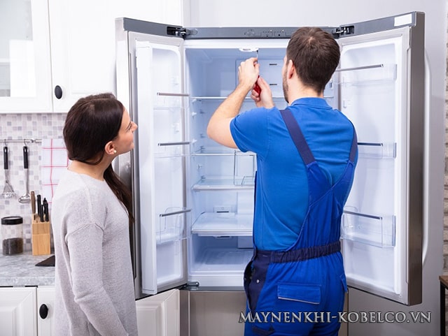 Tủ lạnh kêu bụp bụp do vít bắt dàn lạnh bị lỏng